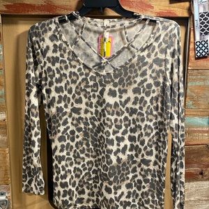 Vanilla Bay top leopard long sleeve, crisscross front design, V-neck